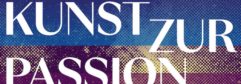 Schriftzug Kunst zur Passion in weißen Großbuchstaben auf blau-gelb-lila Hintergrund