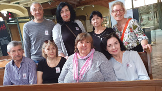 Gruppenbild mit Ukrainerinnen in Kirche