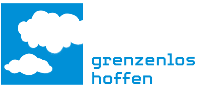 weiße Wolken auf blauem Grund mit Schriftzug grenzenlos hoffen