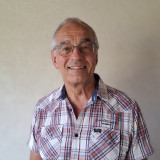 Mann  mit kariertem Hemd